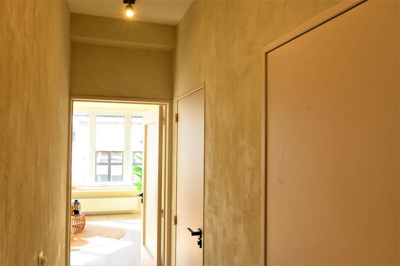 Downtown 2 Bdr Apartment ***** 3 Antwerp Belgium