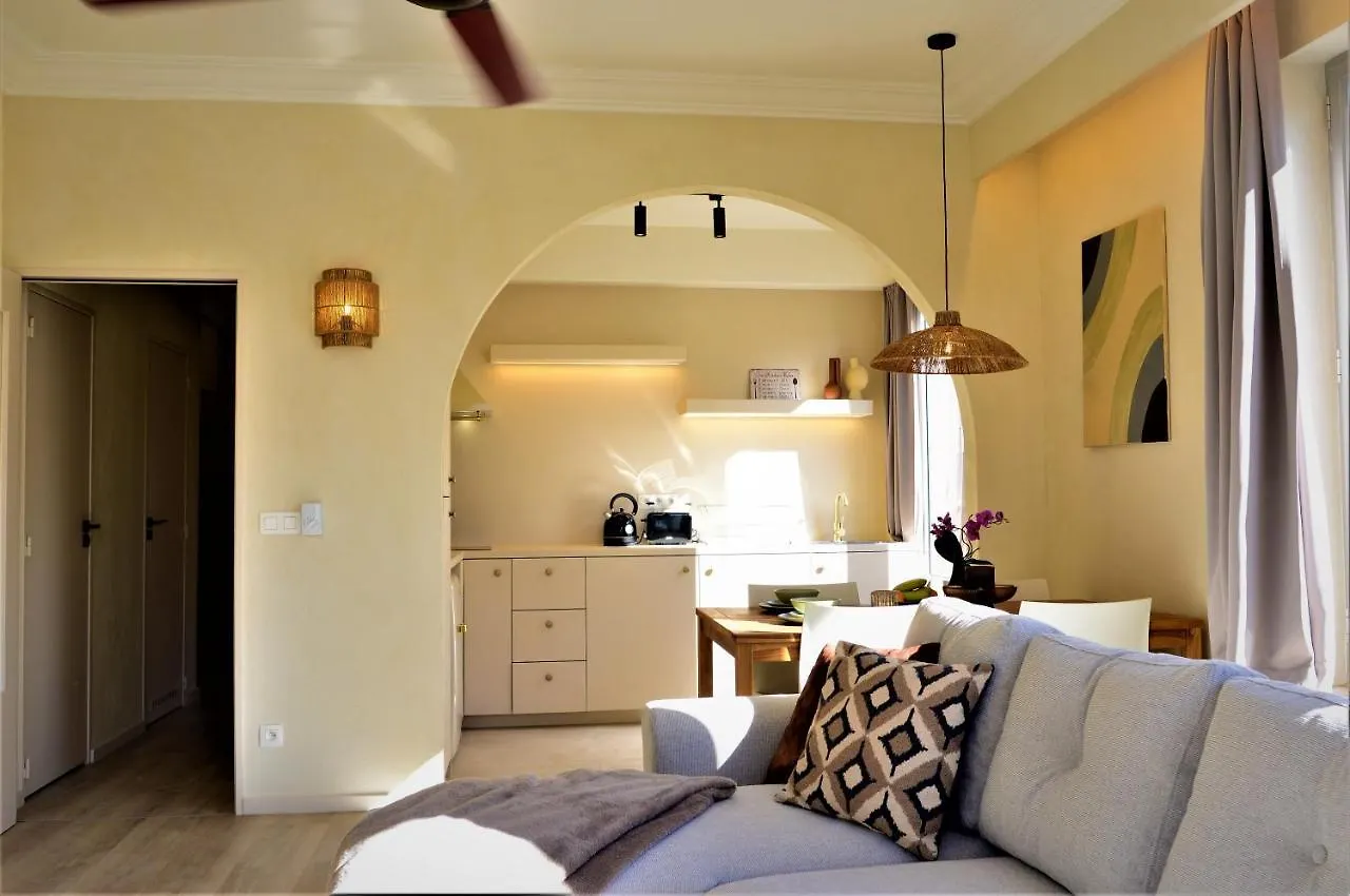 Downtown 2 Bdr Apartment ***** 3 Antwerp Belgium